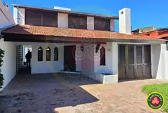 Venta -  Importante Chalet en Adrogue - Piscina, Parque y Quincho - 3 dormitorios - Venta Directa !!