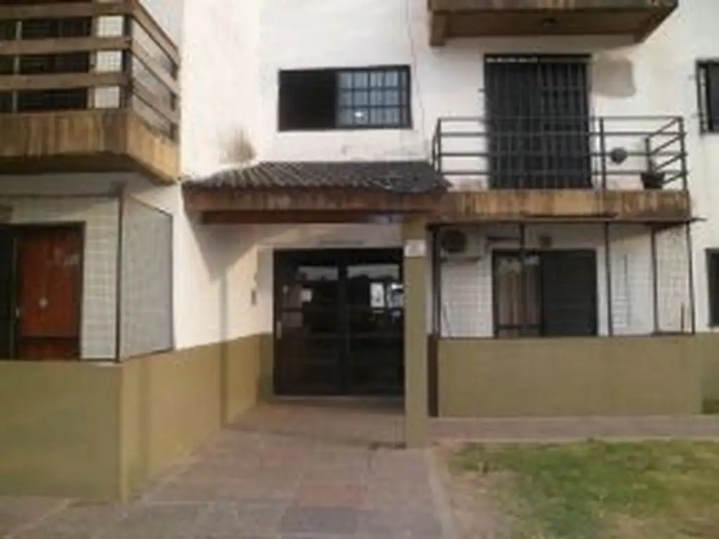 EXCELENTE DEPARTAMENTO SE VENDE O SE PERMUTA POR CASA