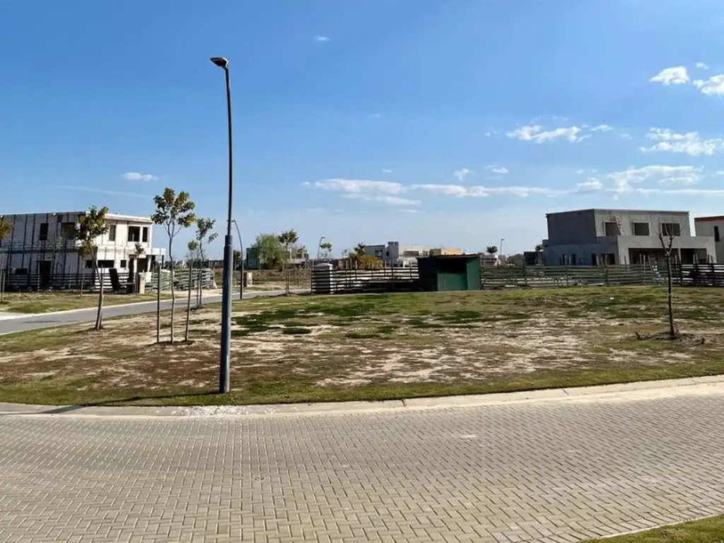 Excelente lote interno en venta en Riberas Puertos del lago