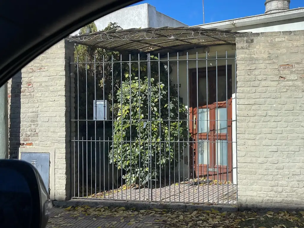 Vendemos en Tandil casa de dos dormitorios más depto