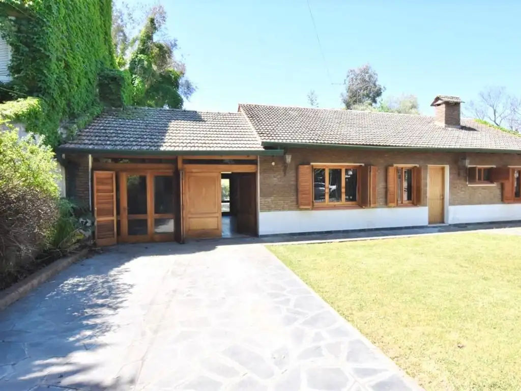 Casa Venta 62 años 4 ambientes, 716m2, Calle 13C Entre 474 Y 476, City