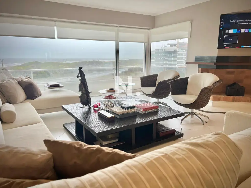 Espectacular Departamento en venta frente al mar, penthouse de 4 dormitorios. Punta del Este