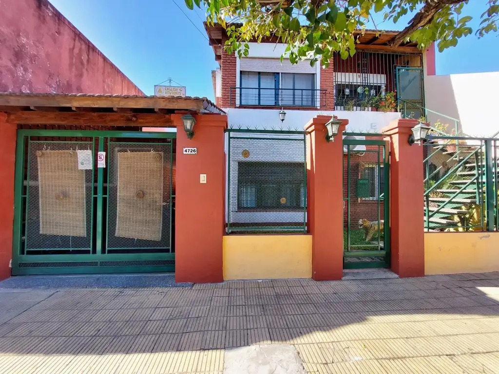 Casa PH en Venta en Caseros