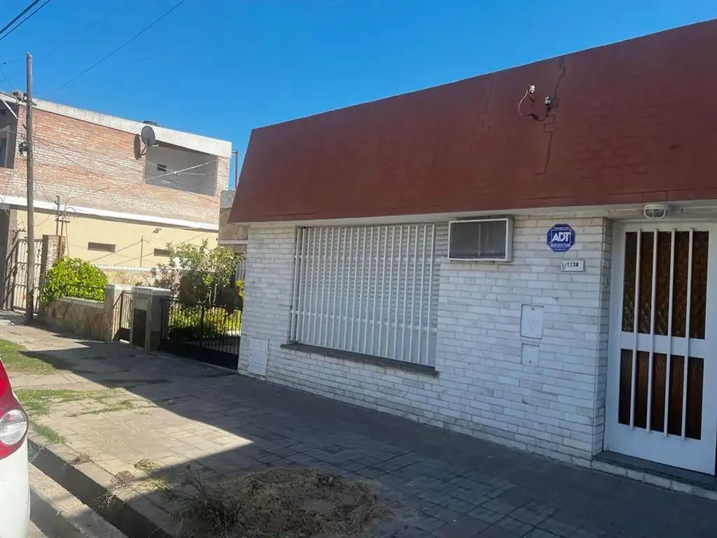 CASA EN VENTA 3 DORM PATIO ZONA OROÑO Y ARIJON