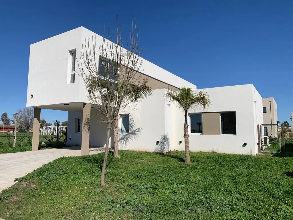 Casa en Venta en Santo Tomas con Pileta  - Pilar