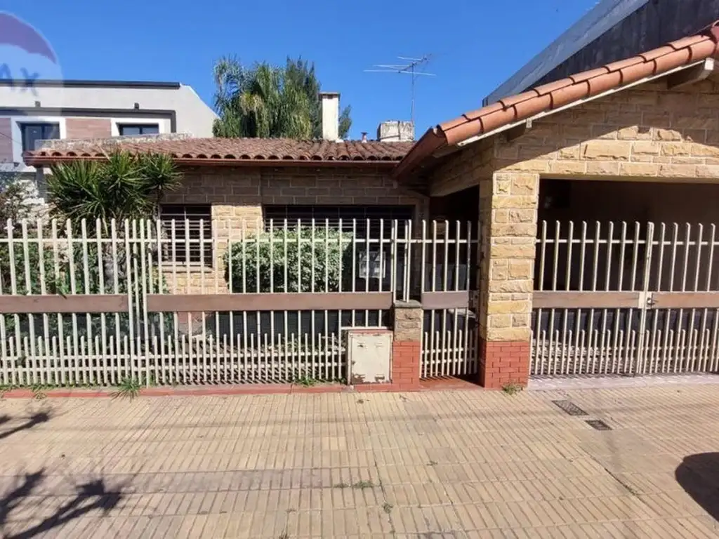 VENTA CHALET 3 AMB, COCHERA Y PATIO