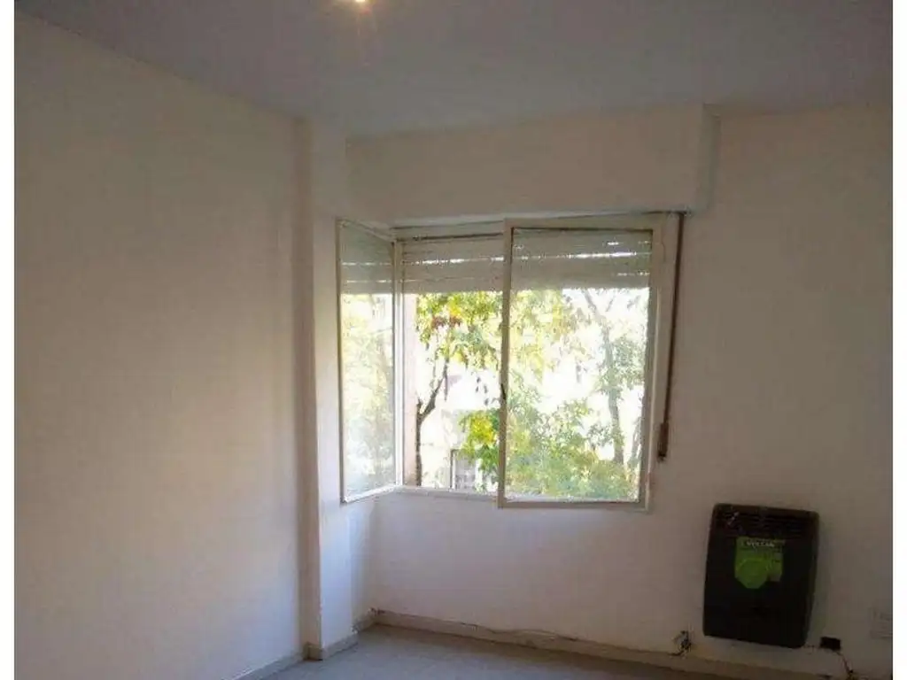 Venta de departamento de 2 ambientes, Av. 2 y 17. U$S 37.000