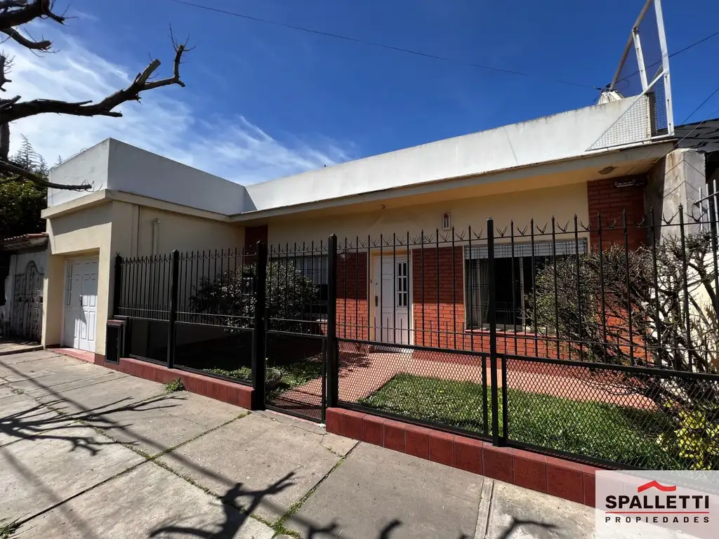 Casa en venta de 3 dormitorios c/ cochera en Ramos Mejía