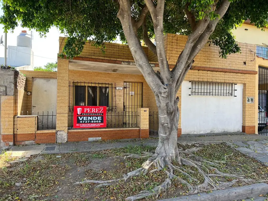 Casa en venta lote propio muy buena ubicación con pileta