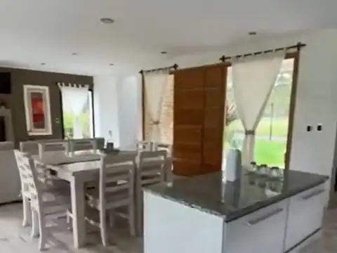 Casa en Venta en Club Miralagos - 4 ambientes