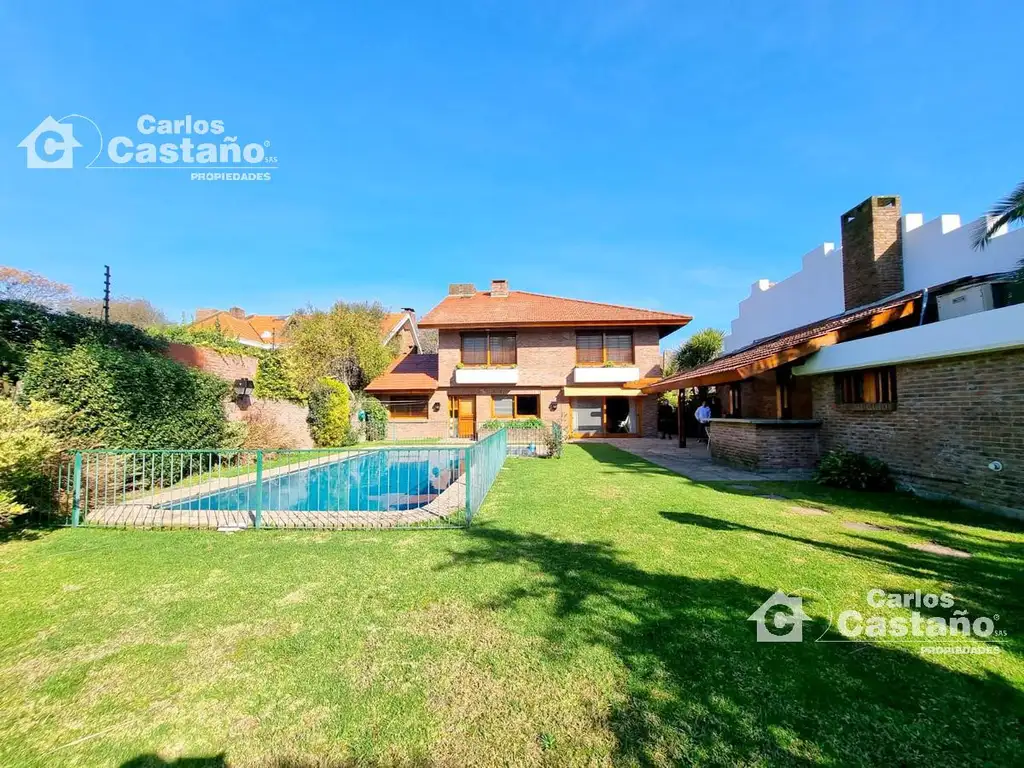 Importante y Solido Chalet 8 Amb Con Gran Parque y Piscina