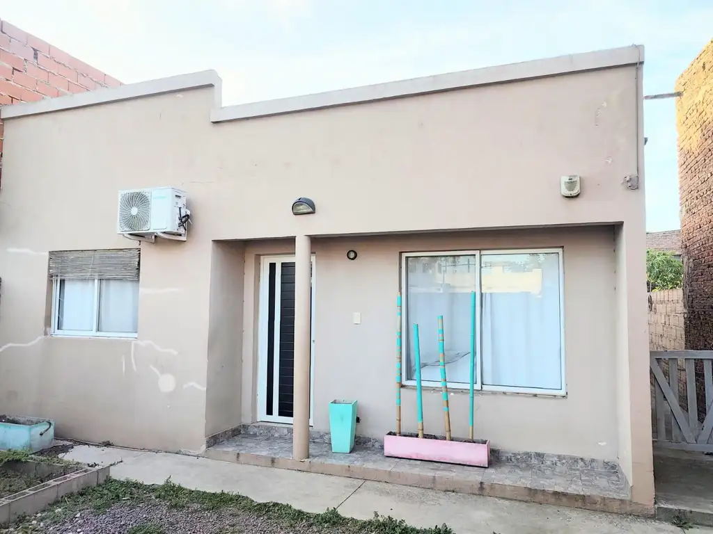 Casa en venta dos dormitorios en Junin mas casa interna