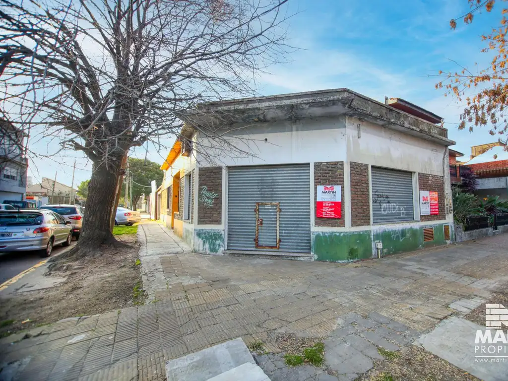 Casa con local, apto proyecto comercial, construcción dúplex u oficinas.