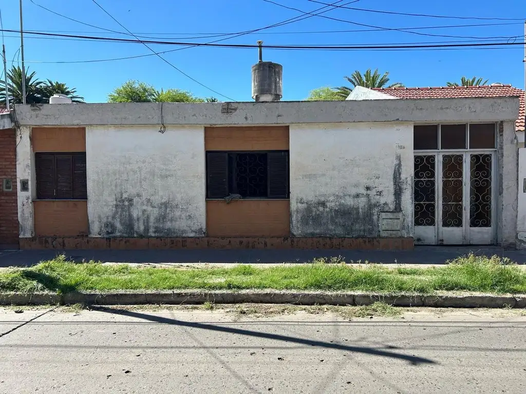 VENTA DE CASA A UNA CUADRA DE AV. BELGRANO