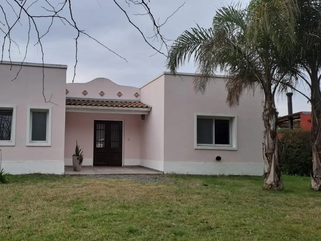 OPORTUNIDAD! Casa en Barrio Santa Teresa. Casa en 1 planta. 3 dormitorios. CON RENTA