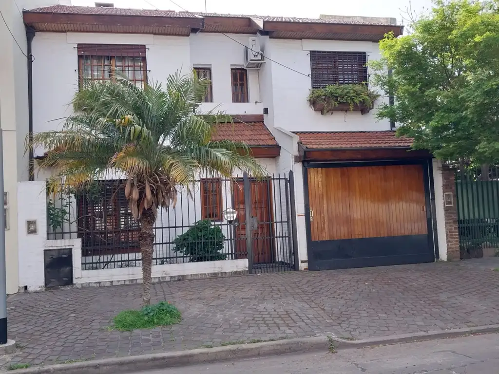 HERMOSA CASA SOBRE LOTE PROPIO 3 DORMITORIOS FONDO LUZ Y SOL