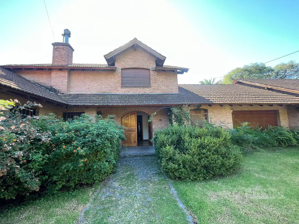 Clásico chalet en venta y  alquiler en Santa Rita,  San Isidro