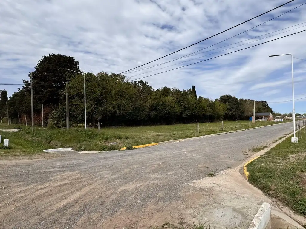 Terreno en  barrio abierto Monte Sauzalito