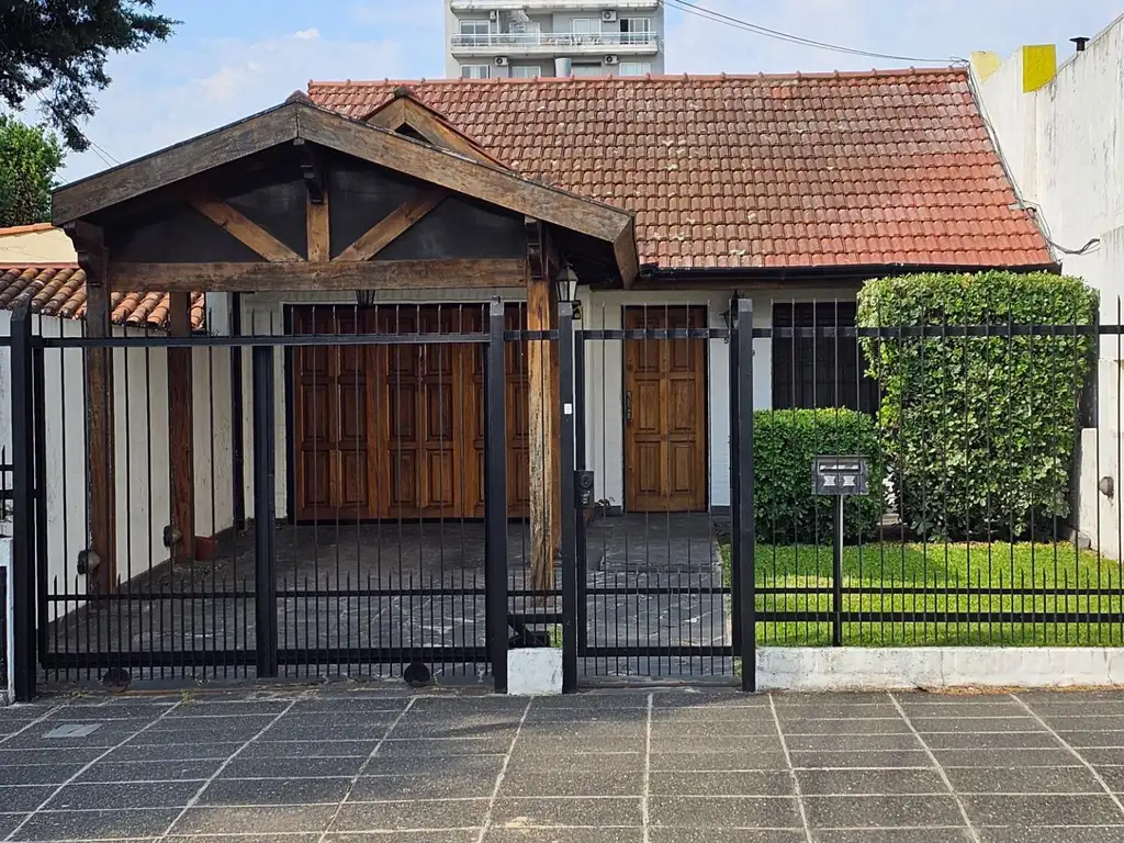 VENTA DE CASA CUATRO AMB, ZONA VILLA BALLESTER