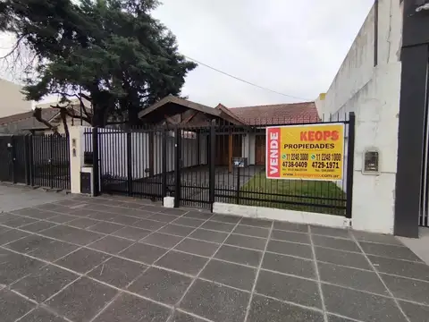 VENTA DE CASA CUATRO AMB, ZONA VILLA BALLESTER