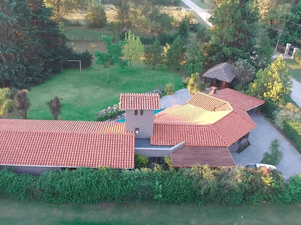 CASA VENTA LA UNION EZEIZA 6 AMB  PILETA QUINCHO