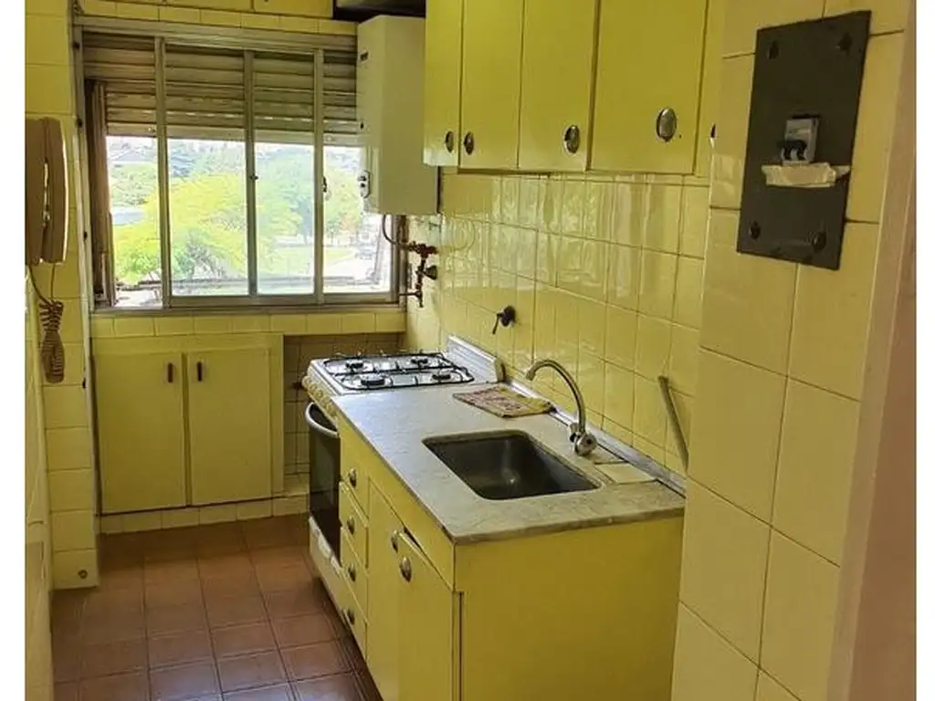 Muy Buen 3 amb, comodo Muy luminoso, cocina separada, bajas expensas, Lugano Edificio 50