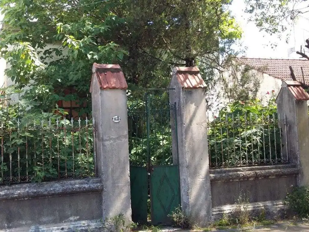 Casa a refaccionar/Lote en Lomas De Zamora