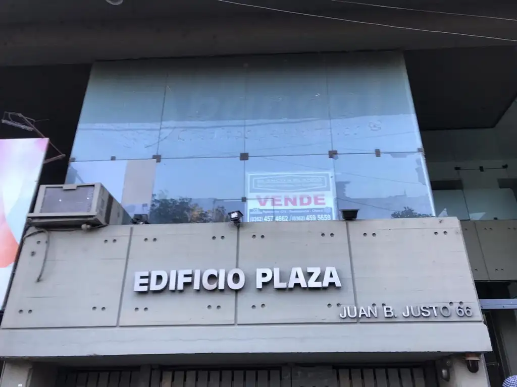 SE VENDE: LOCALES COMERCIALES. EDIFICIO PLAZA.