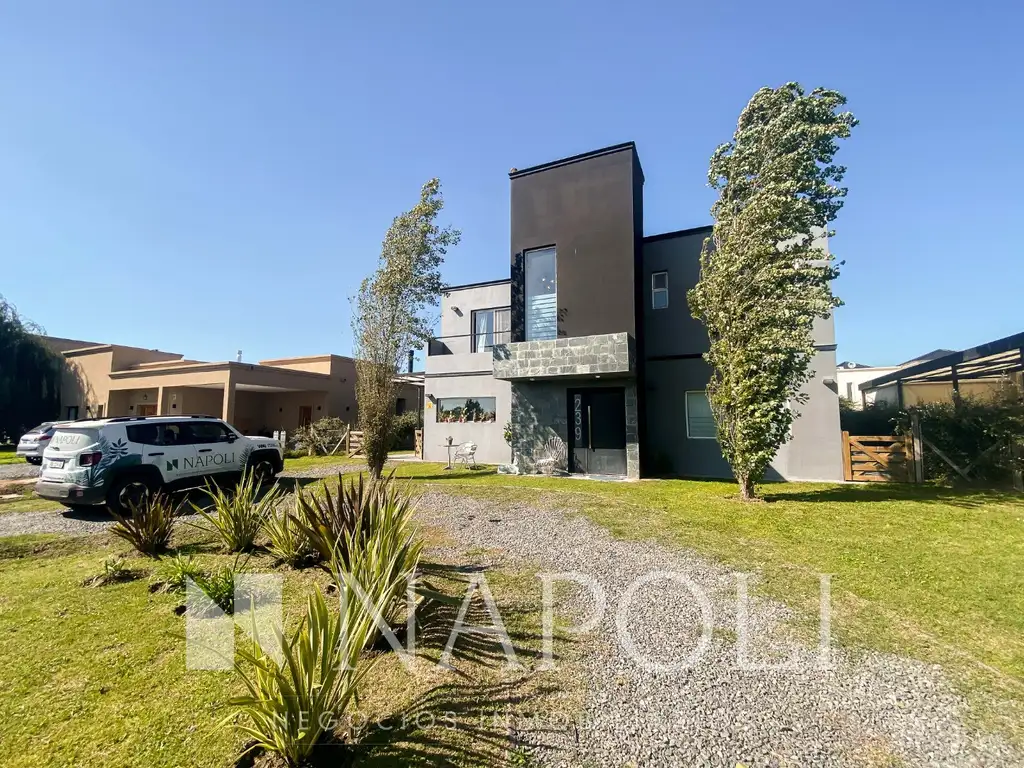 Venta de Casa en Dos Plantas en Los Talas, Canning