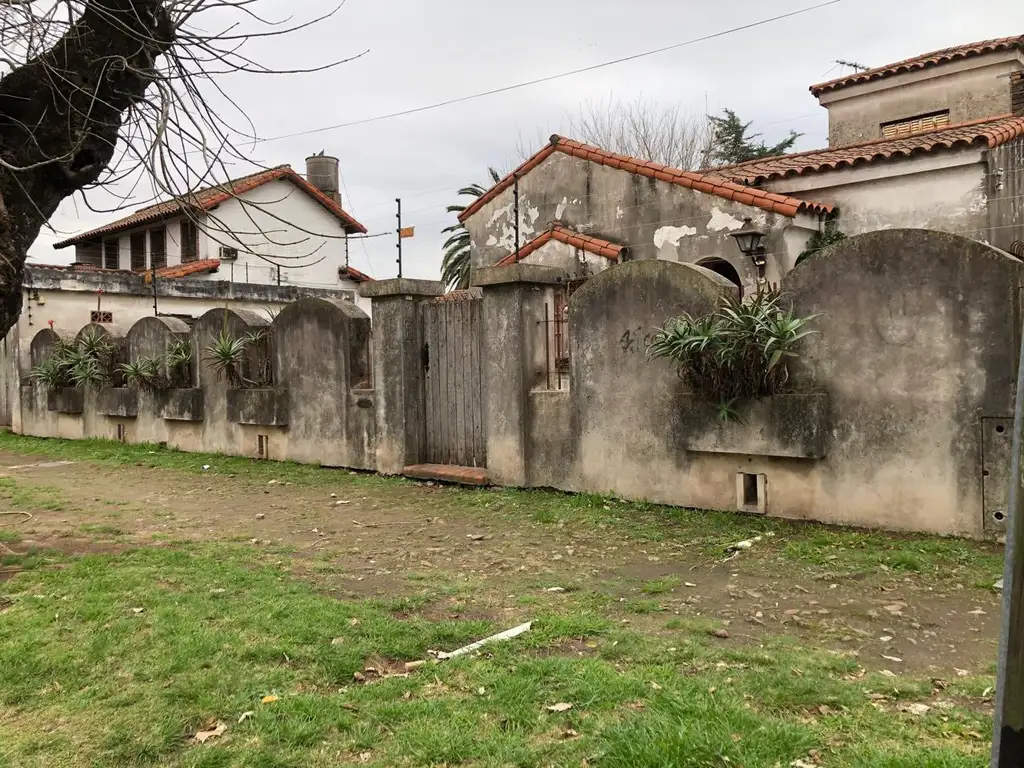 Chalet  dos amb. sobre ( lote de 621 mts2)