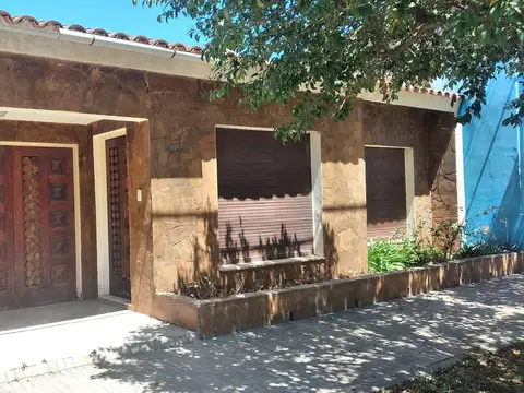 VENTA CASA 2 DORMIT. EN PAVÓN ARRIBA - A 45KM DE ROSARIO