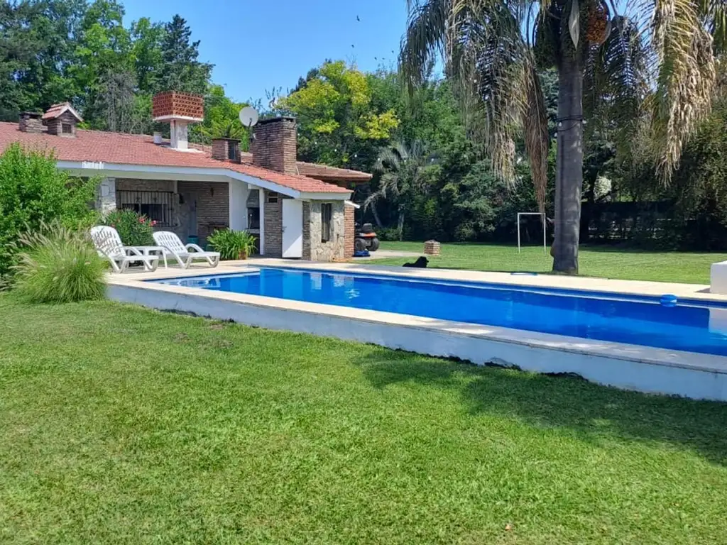 CASA EN VENTA CON JARDIN Y PILETA EN ROLDÁN