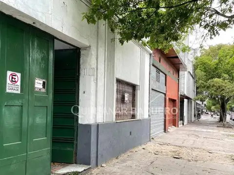 VENTA: Casa con galpón (300 M2) en Parque Avellaneda.