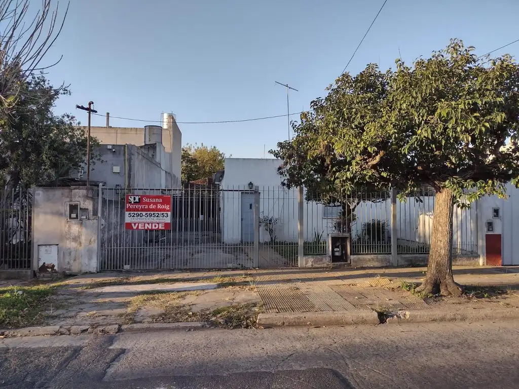 CASA A RECICLAR TOTALMENTE EN HAEDO SUR - PARA CONSTRUIR