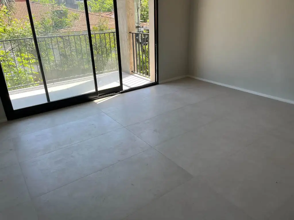 VENTA SEMI PISO CON GRAN TERRAZA PROPIA Y PARRILLA