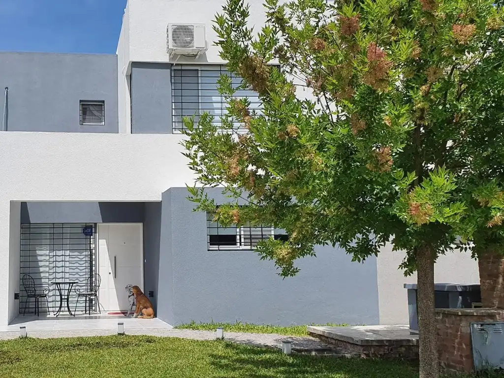 Casa 4 Dormitorios Barrio Casas de Santa María Sin Expensas