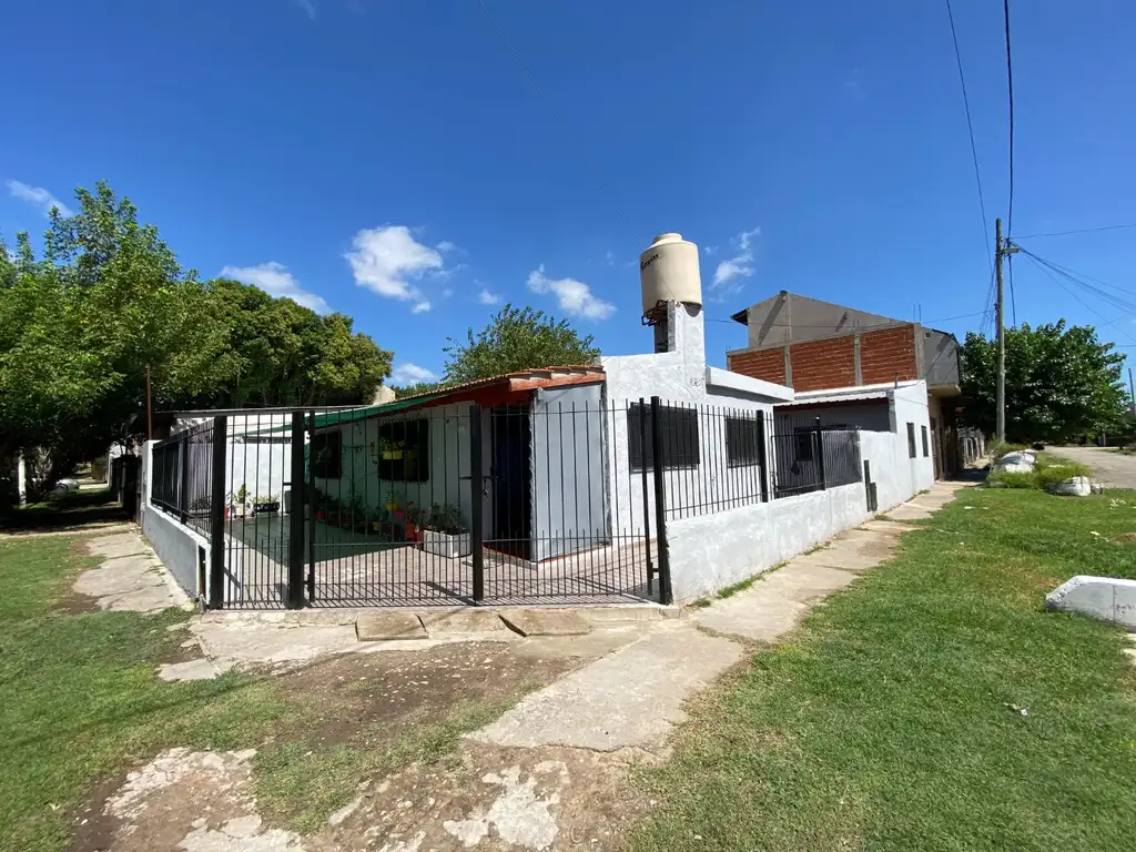 Lote esquina con 4 departamentos - Ideal inversor