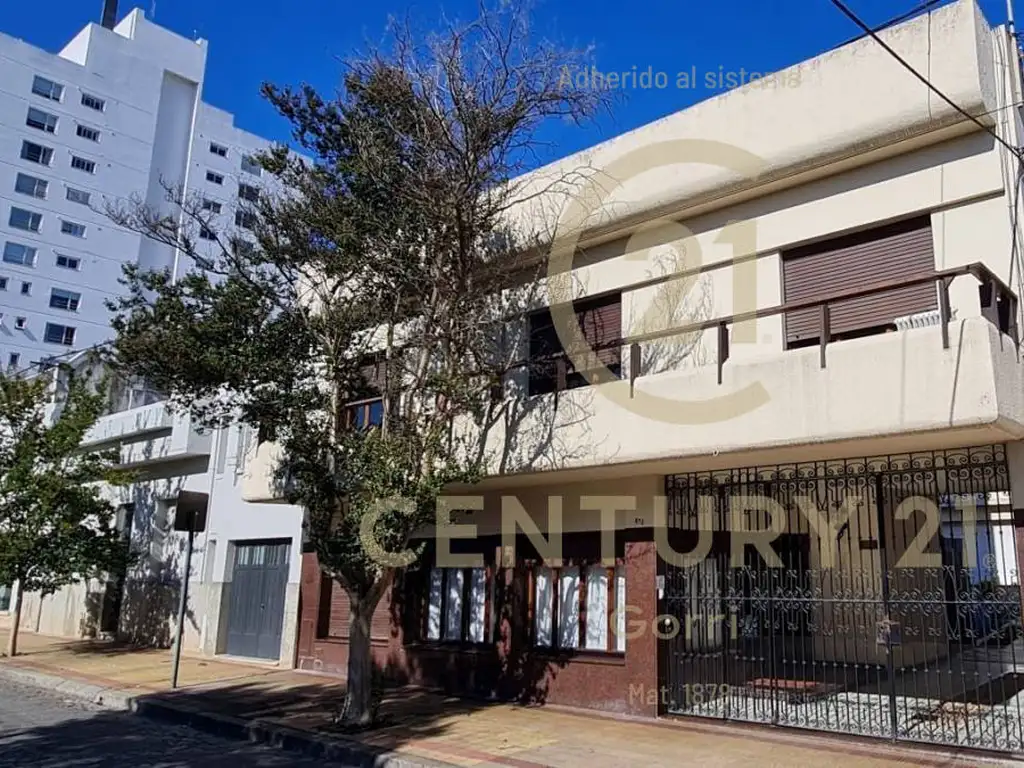 VENTA O PERMUTA DE CASA + VIVIENDA DE HUÉSPEDES EN EL CENTRO