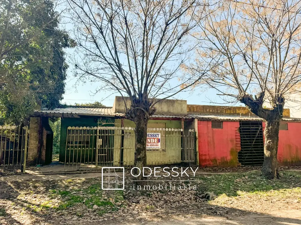 URIBELARREA ¡Propiedad a reciclar con 2 casas, casilla y 2 locales !