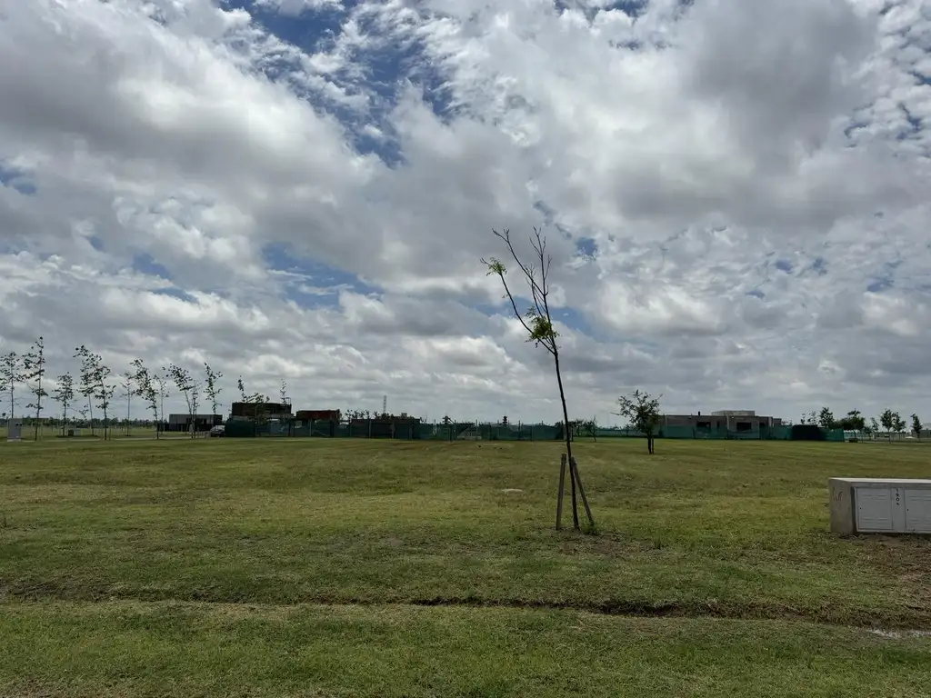 Terreno con frente sur perimetral en Vida Club de Campo - 190