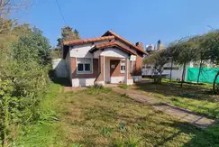 Casa en venta - 1 Dormitorio 1 Baño - Cochera - 712 mts2 - Manuel B. Gonnet, La Plata
