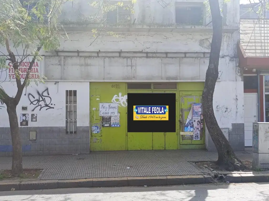 LOCAL COMERCIAL EN LINIERS CON VIVIENDA Y DEPOSITO