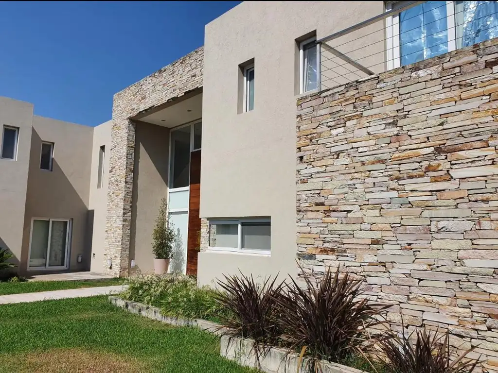 CASA EN VENTA HARAS SANTA MARIA AL GOLF