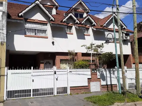 Duplex en venta, tres dormitorios y playroom