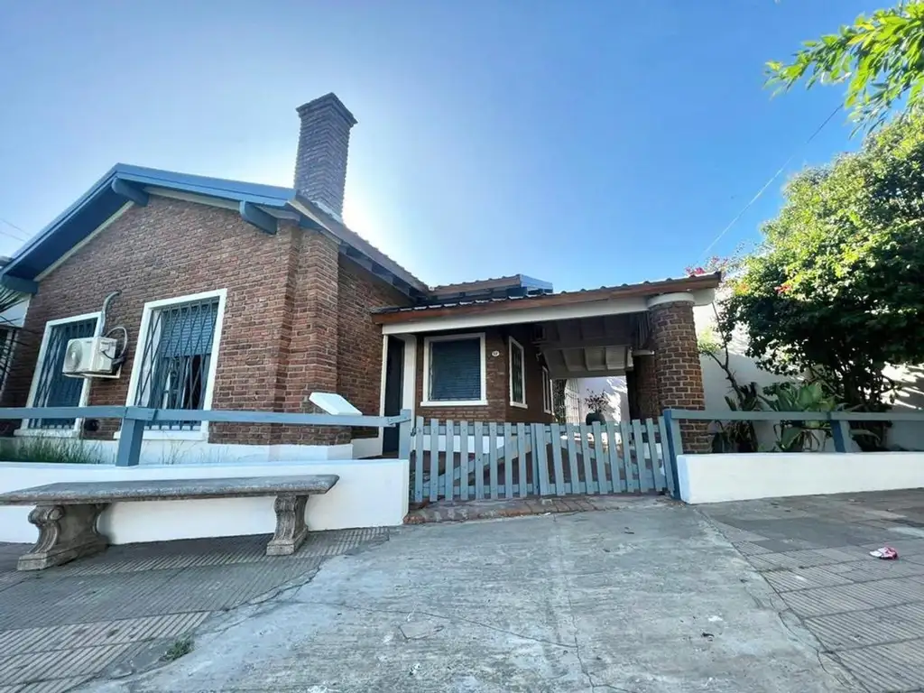 Chalet en planta baja reciclado en excelente ubicación.