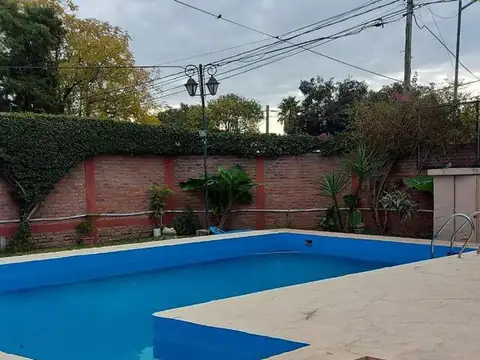 CASA JARDIN Y PILETA GRO BAIGORRIA