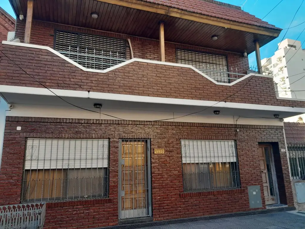 VENTA PH 3 AMB. AL FRENTE CON PATIO - LANUS CENTRO