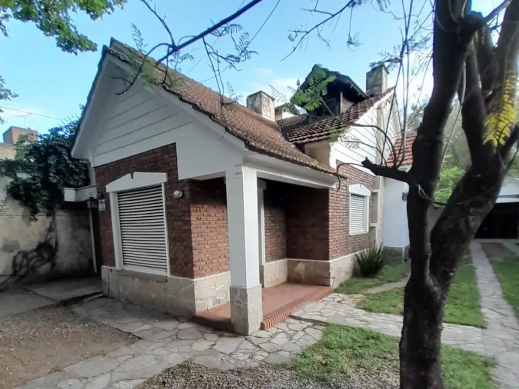 SE VENDE HERMOSA CASA ZONA CENTRICA