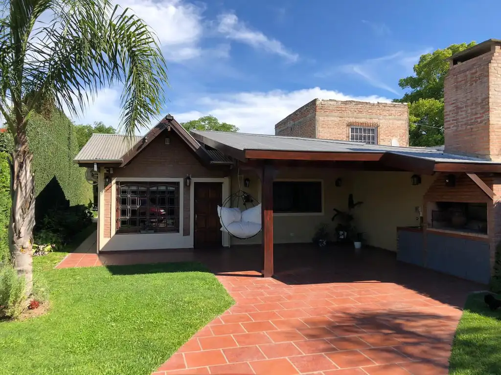 Estupenda casa con piscina en Barrio Lambertucci, Escobar