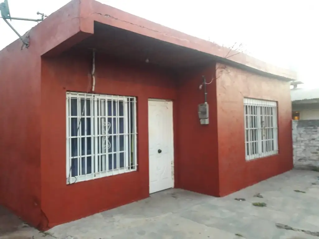 CASA EN VENTA - CLAYPOLE